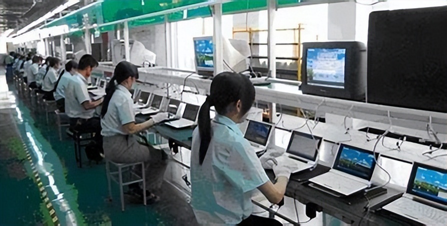 地摊日入9000？普工一年涨薪5元，年轻人逃离工厂是明智选择吗？