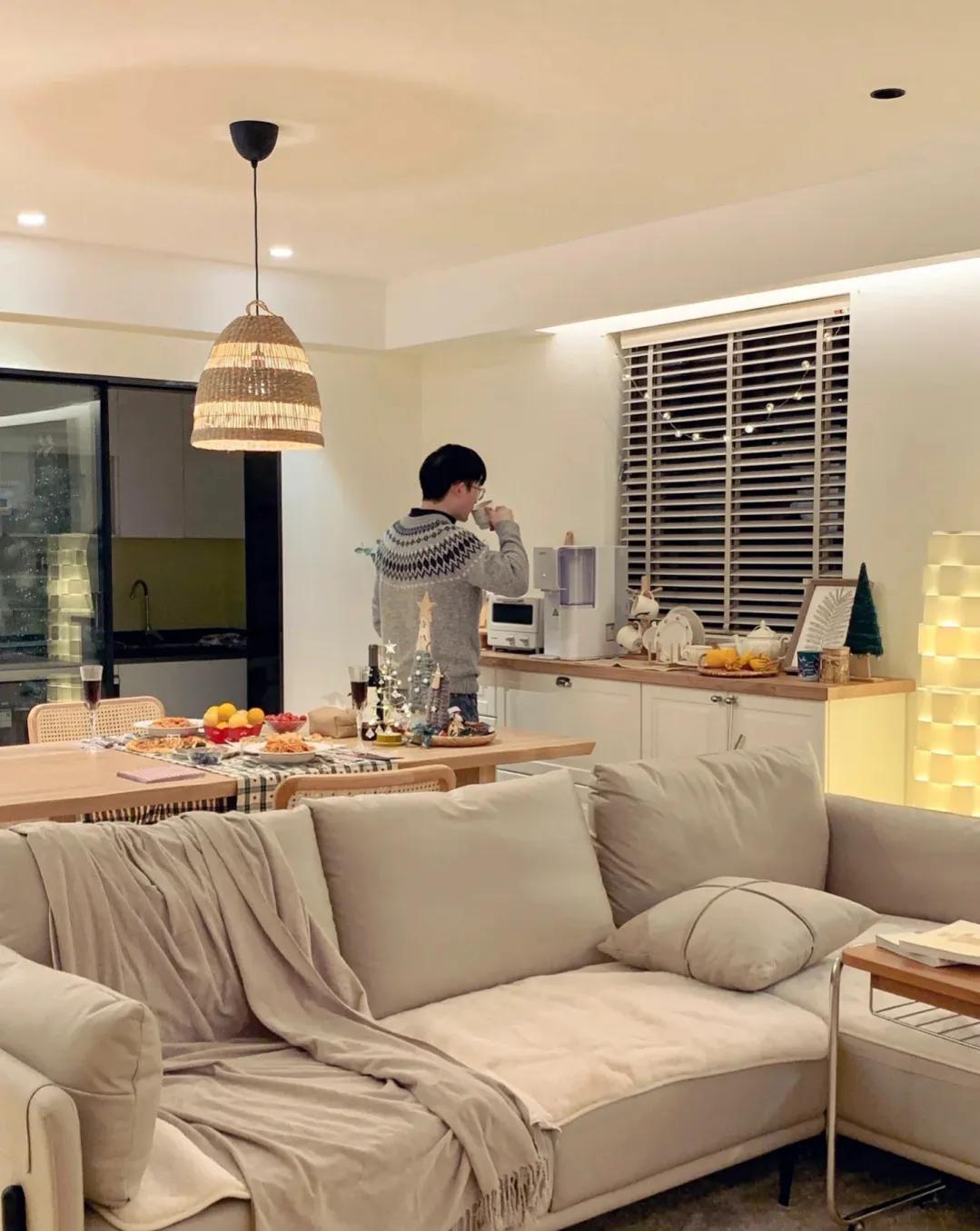 女子晒自家装修让人哭笑不得,女子晒出装修了一半的房子