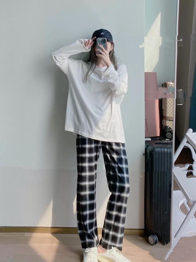 穿灰裤子搭配什么棉袄,灰裤子跟什么衣服搭配好看