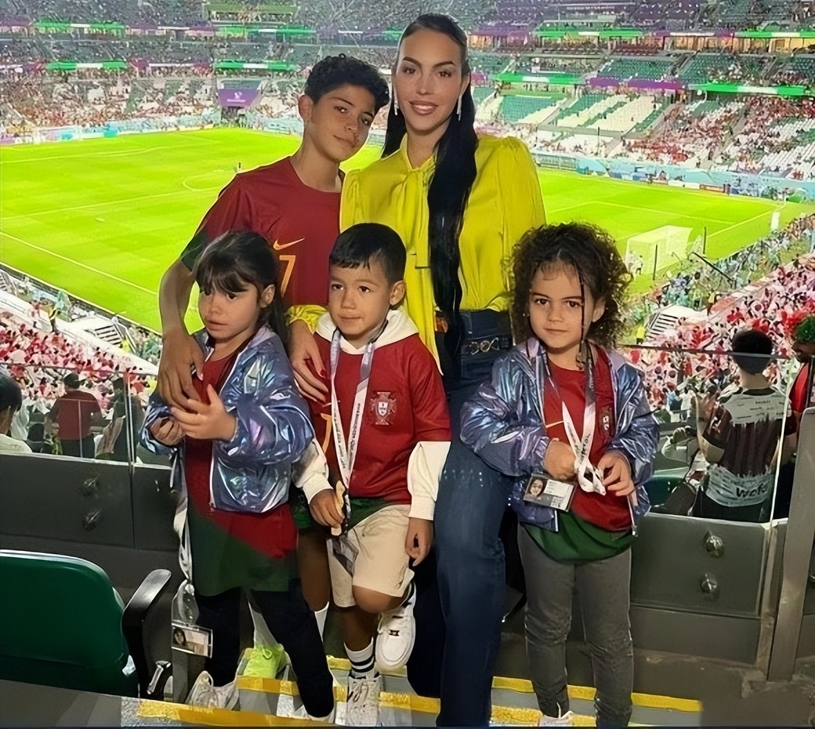 c罗和卡戴珊有多少个小孩,c罗女友生了几个孩子