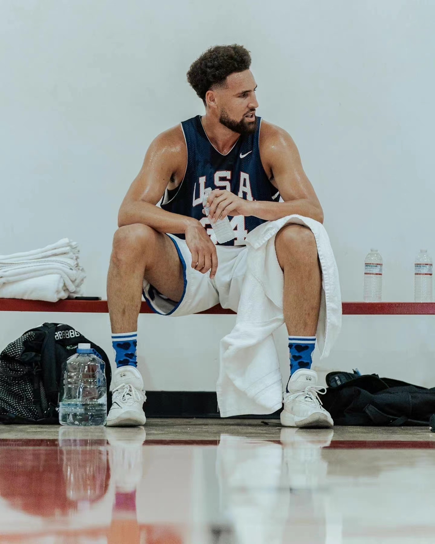 球鞋欧文9开箱视频,欧文上脚球鞋kyrie9