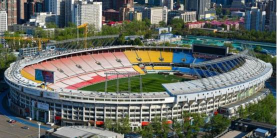 1977年北京一场足球赛，有观众发现主席台有情况：那不是*小平邓**吗