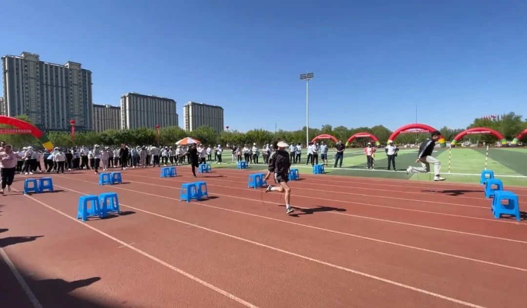 趣味运动会骑毛毛虫,骑毛毛虫趣味赛