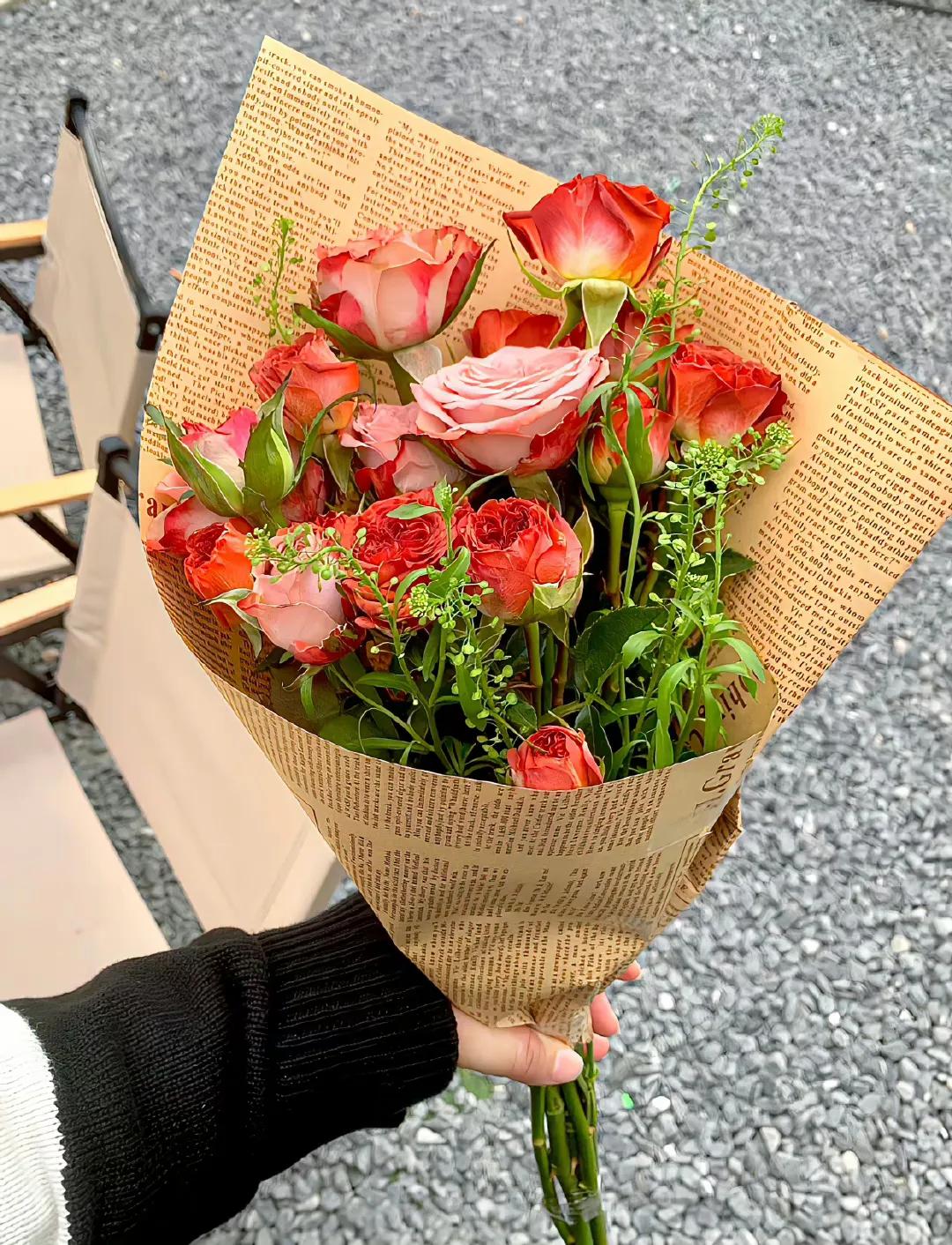 我将玫瑰藏于身后的文案搞笑,朋友圈的文案短句治愈自己