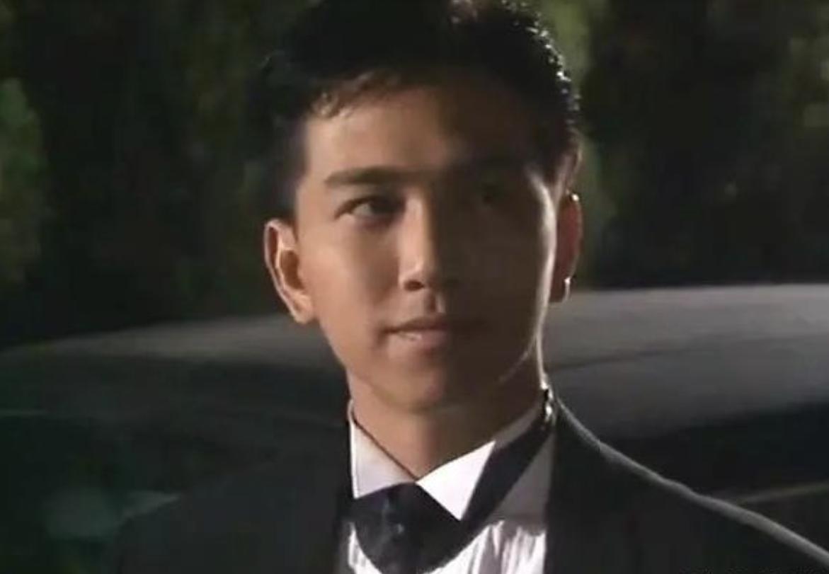 老演员整容脸变形,老年人整容前后照片