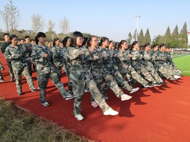 踢正步重心不稳视频,踢正步重心不稳的解决方法