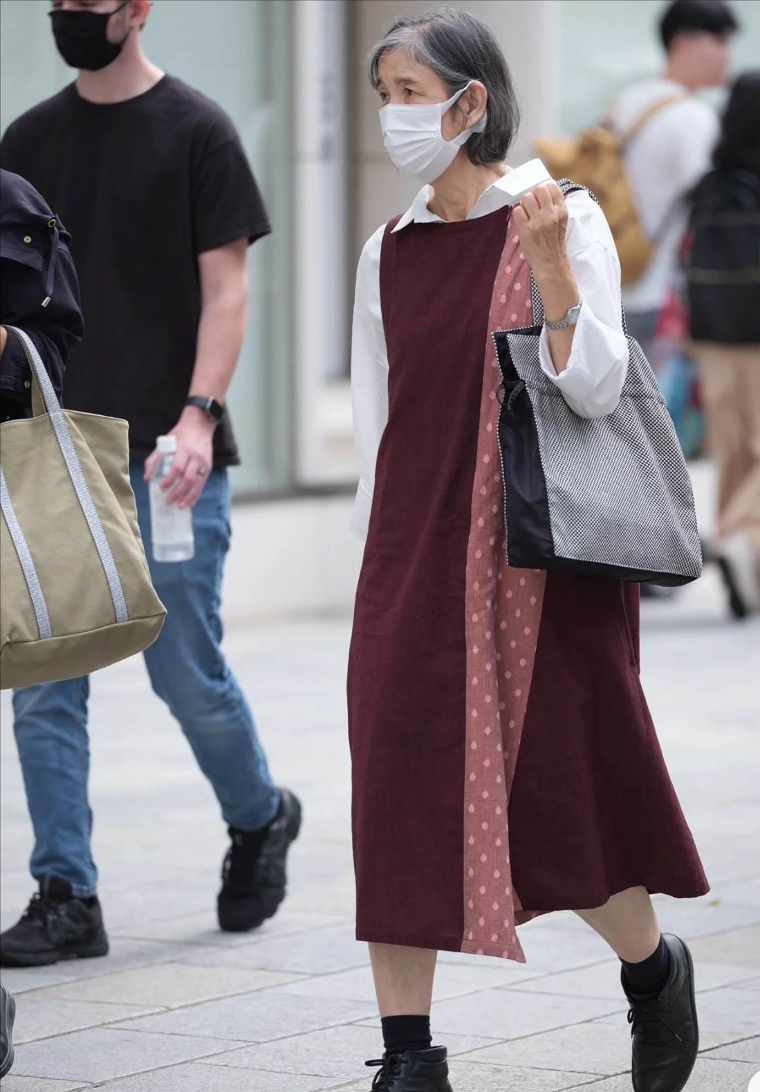 被街拍惊艳了,日本老人穿搭街拍