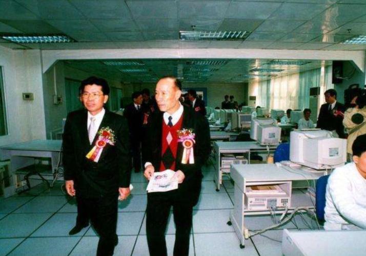 广东何享健豪宅,何享健家族财产