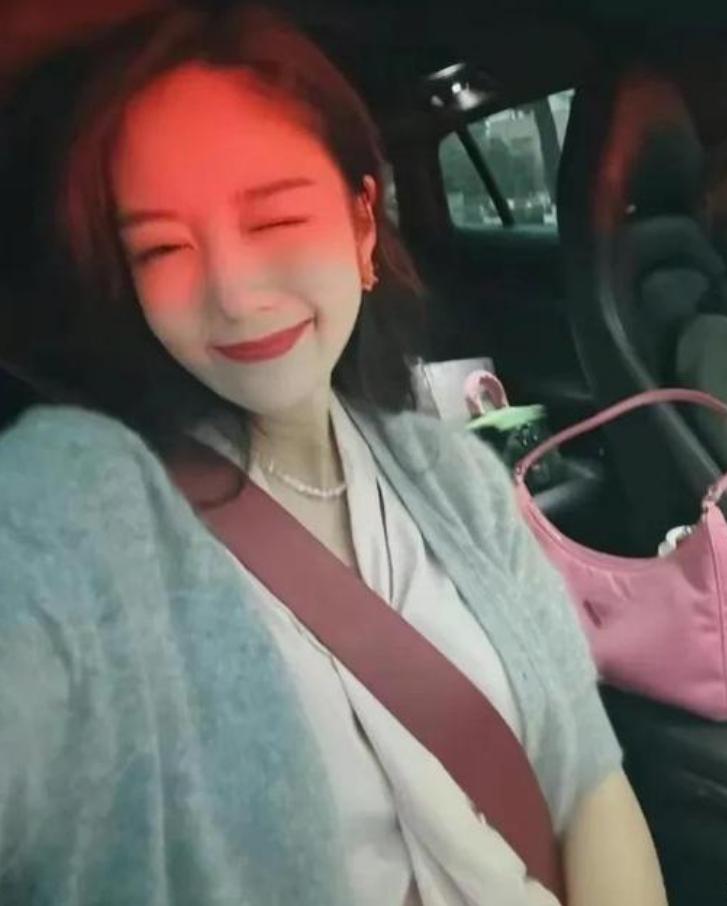 花店老板娘8分25秒不雅视频，逼小男友分手，自己却“死守”老公