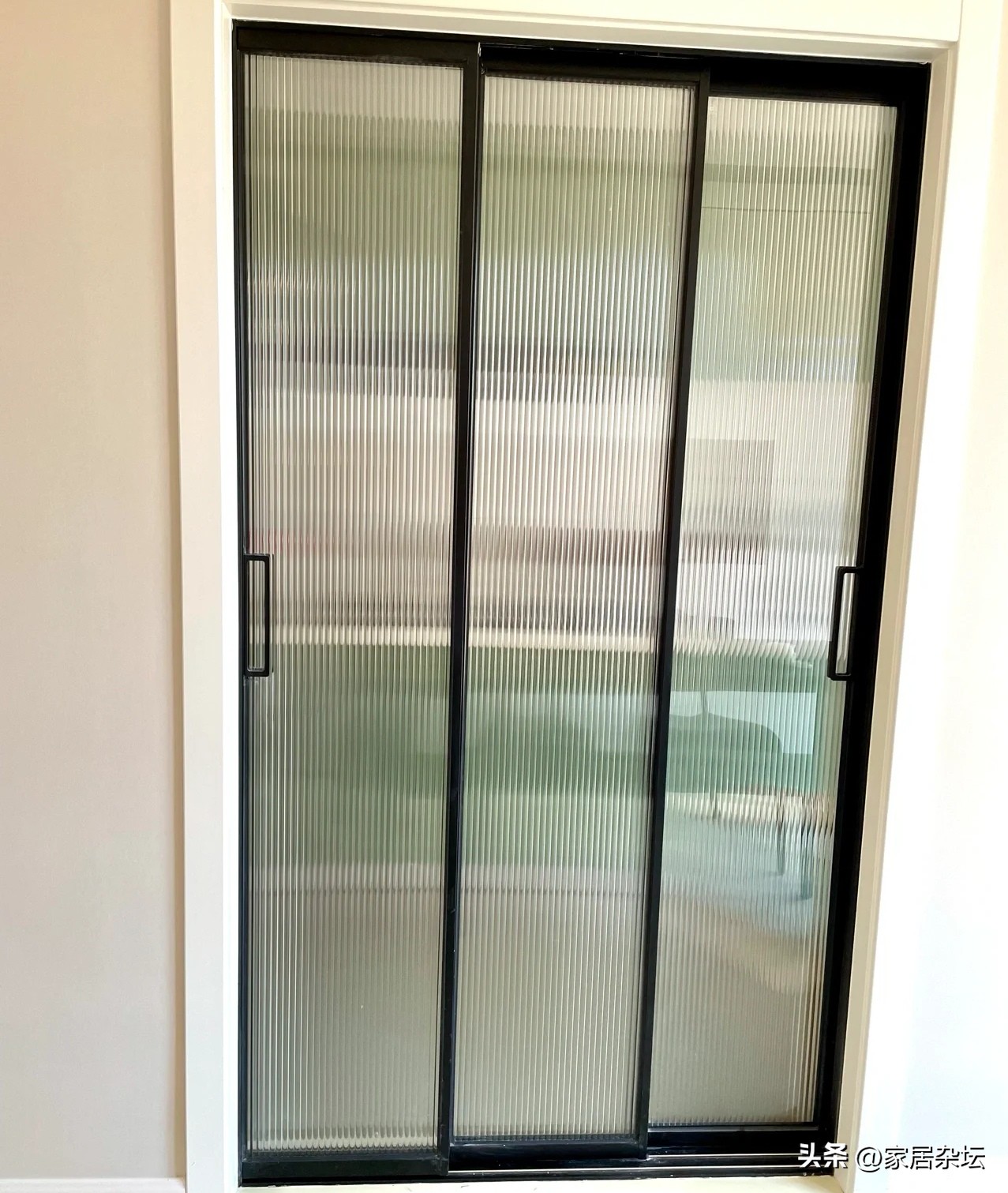 做饭时开油烟机是关窗还是开窗,抽油烟机开的时候需要开窗吗