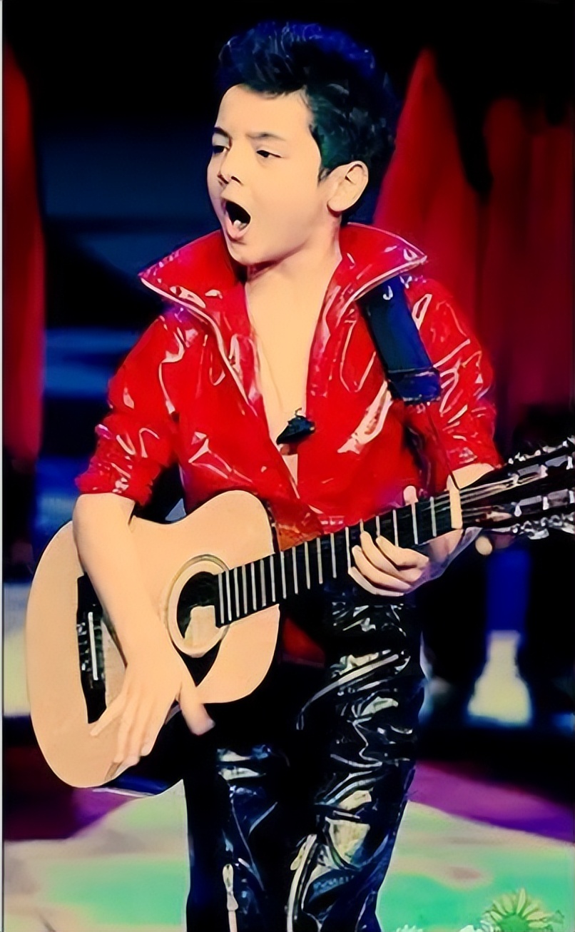 童星阿尔法二十年模样变化,童星阿尔法5岁火遍全国