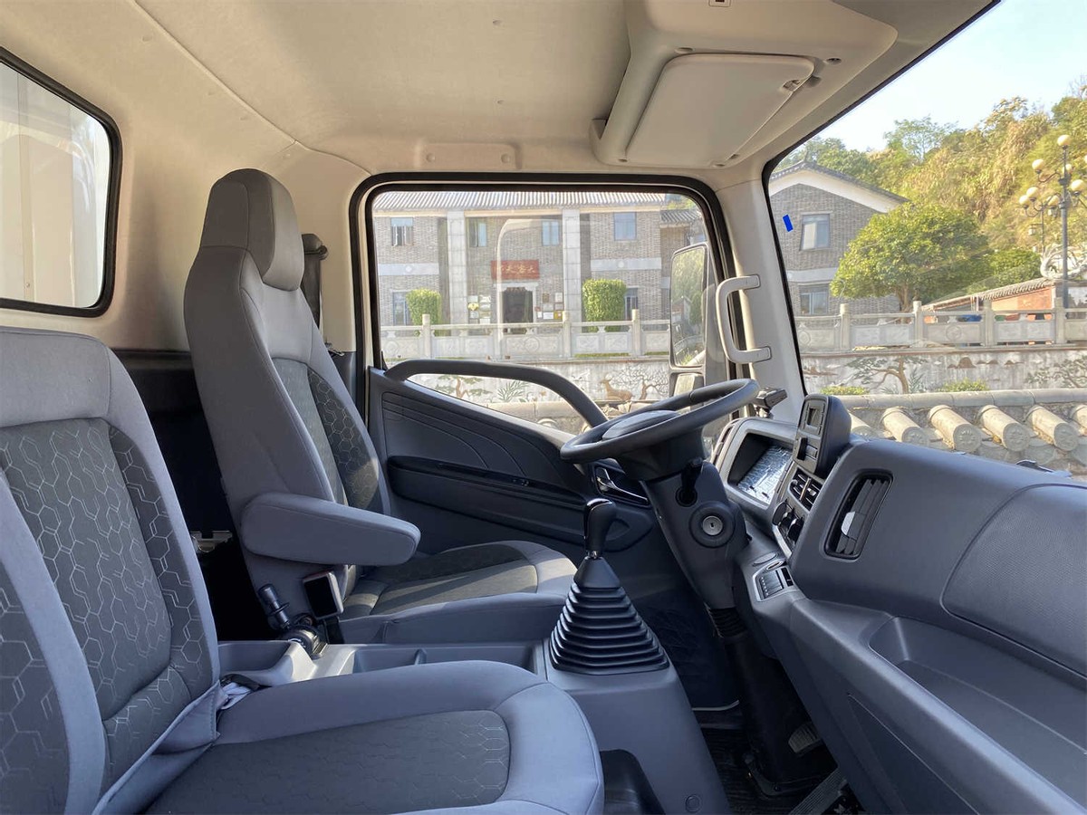 更轻更省，试驾江铃全新凯运，标杆级轻卡到底强在哪里？