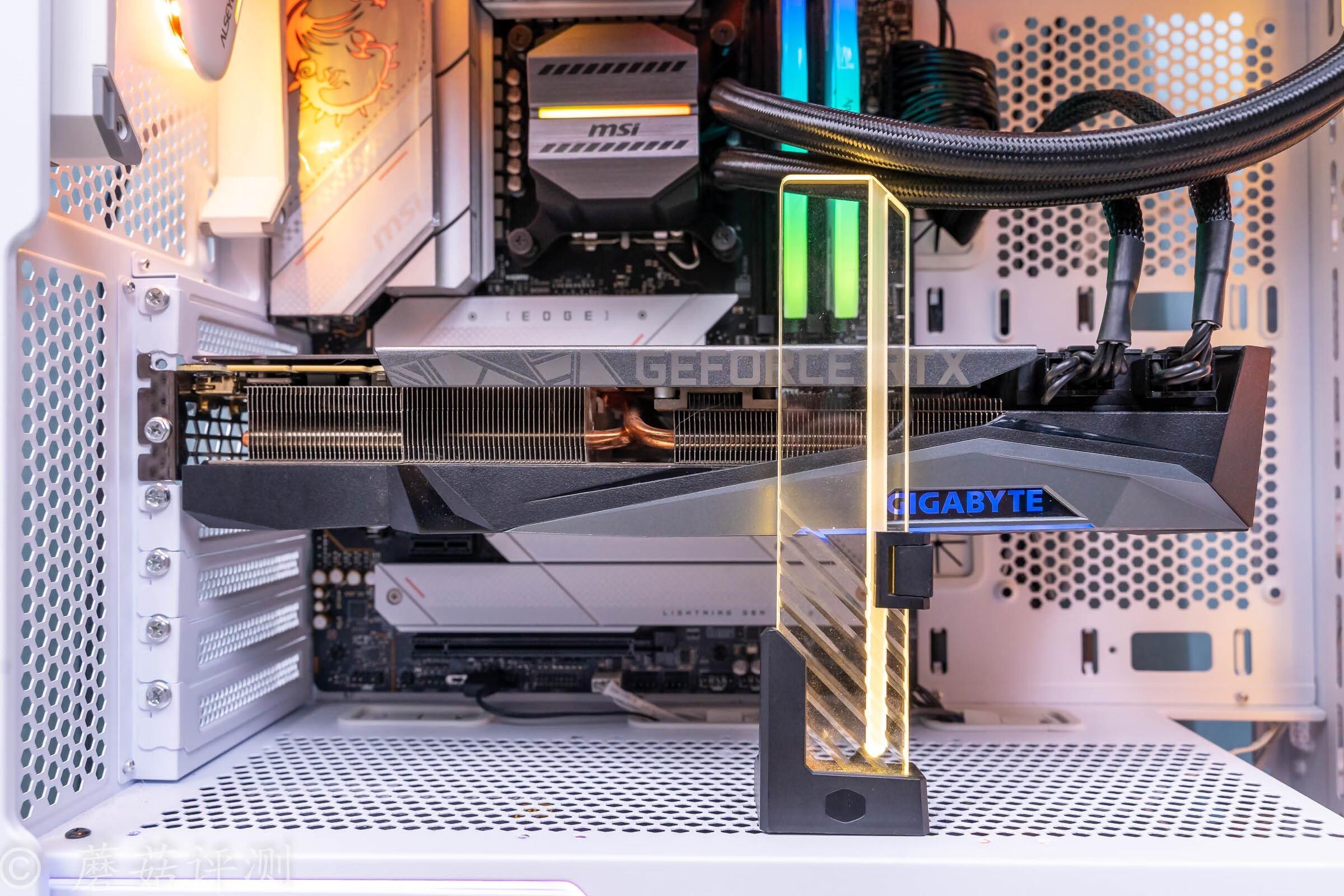 技嘉3090ti水雕显卡,技嘉rtx4090魔鹰oc怎么样