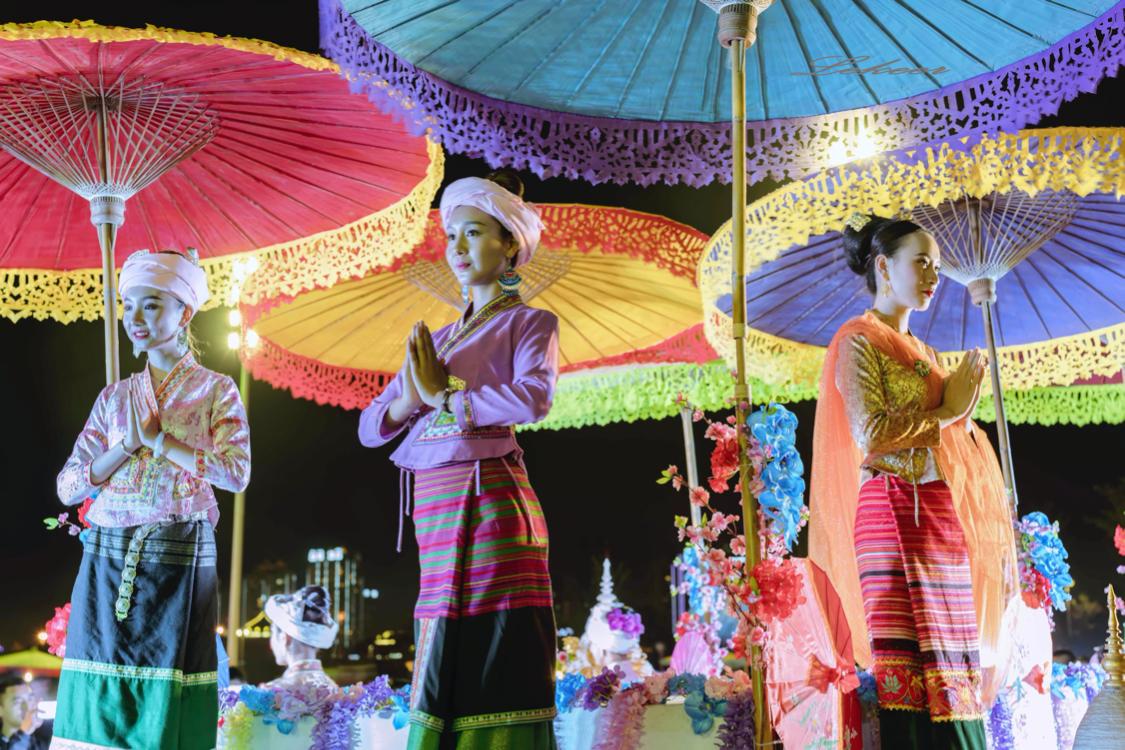 骂版纳是因为你没走出告庄玩版纳跟着小姐姐们走你才晓得味道