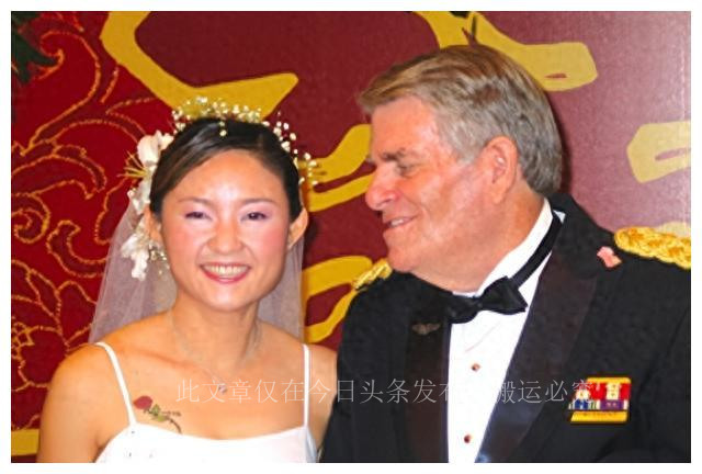 凤凰卫视女记者嫁给钻石王老五,隗静嫁了个美国老头