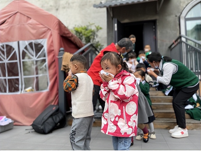 幼儿园应急疏散演练新闻报道,幼儿园应急疏散救助演练活动