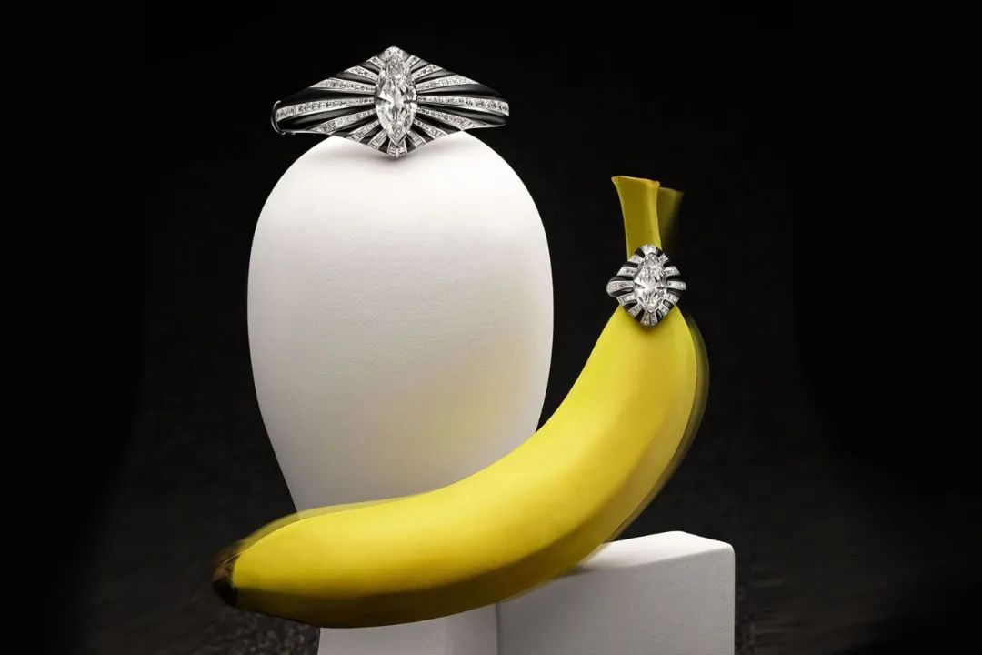 lady gaga和黑寡妇 (gaga今年格莱美礼服)