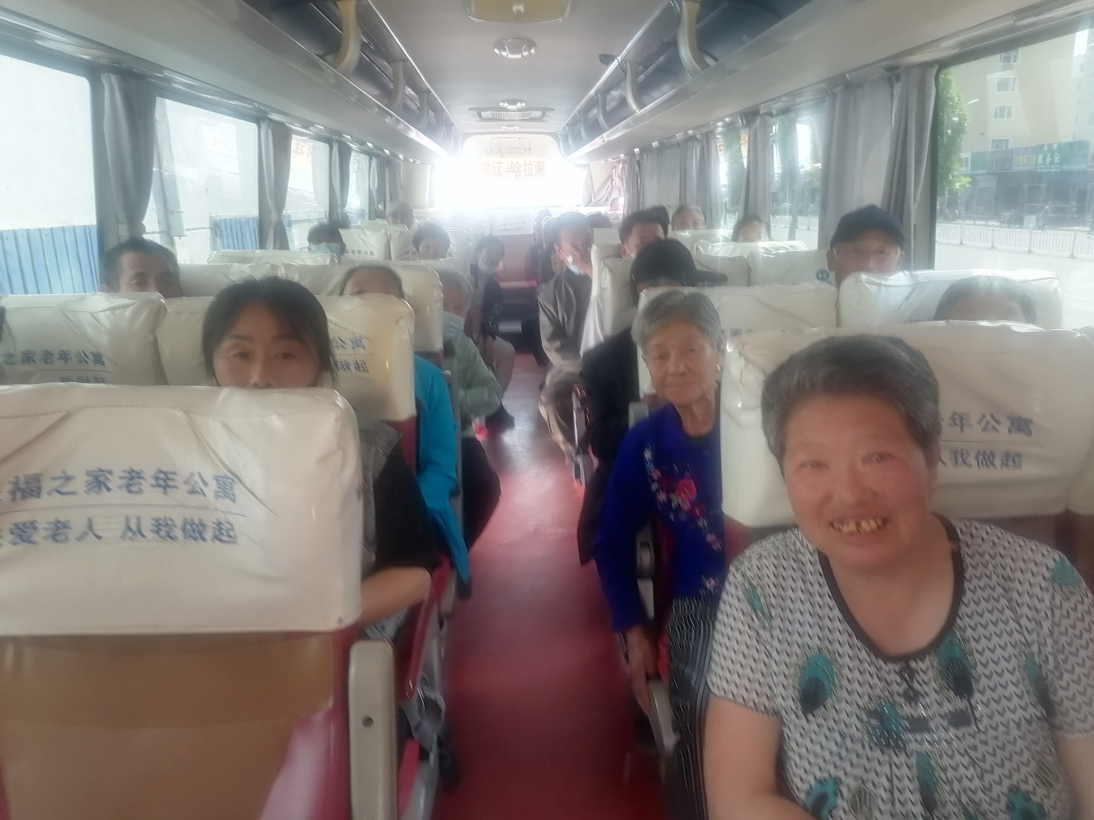 爱心义诊进乡村为民服务暖人心,爱心义诊为偏远乡村群众送健康