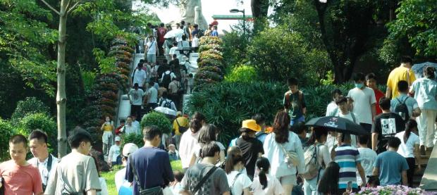 广州景点人山人海航拍视频,五一广州处处人山人海视频