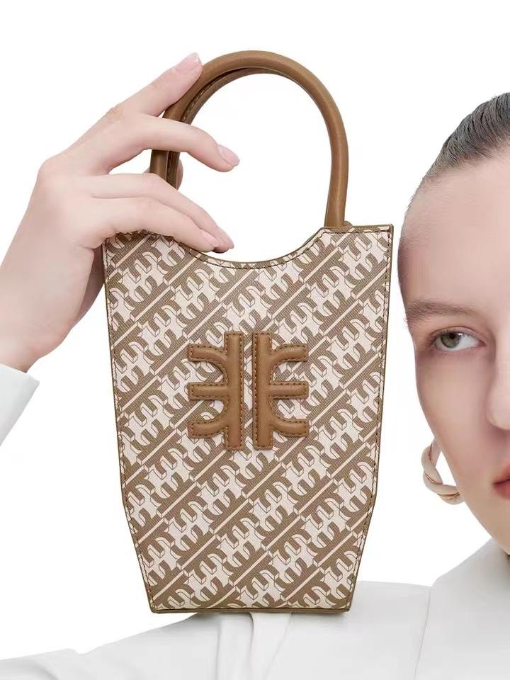 虞书欣同款双肩包平价,虞书欣10元包