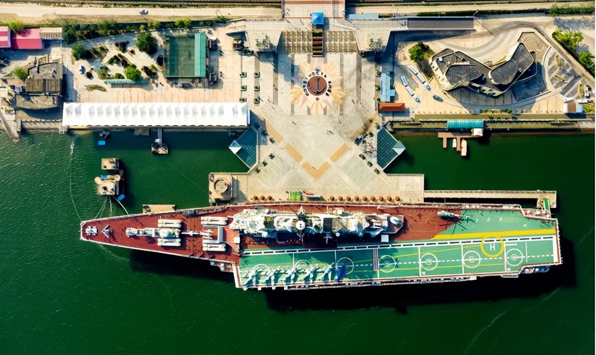 福建舰下水全球航母对比图 (福建舰航母是如何下水的)