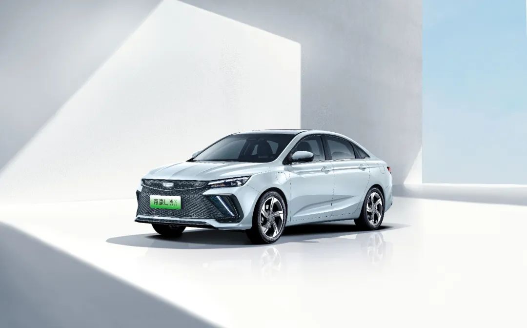 插电混动的吉利帝豪卖到了12万以上，我替你问了3个问题