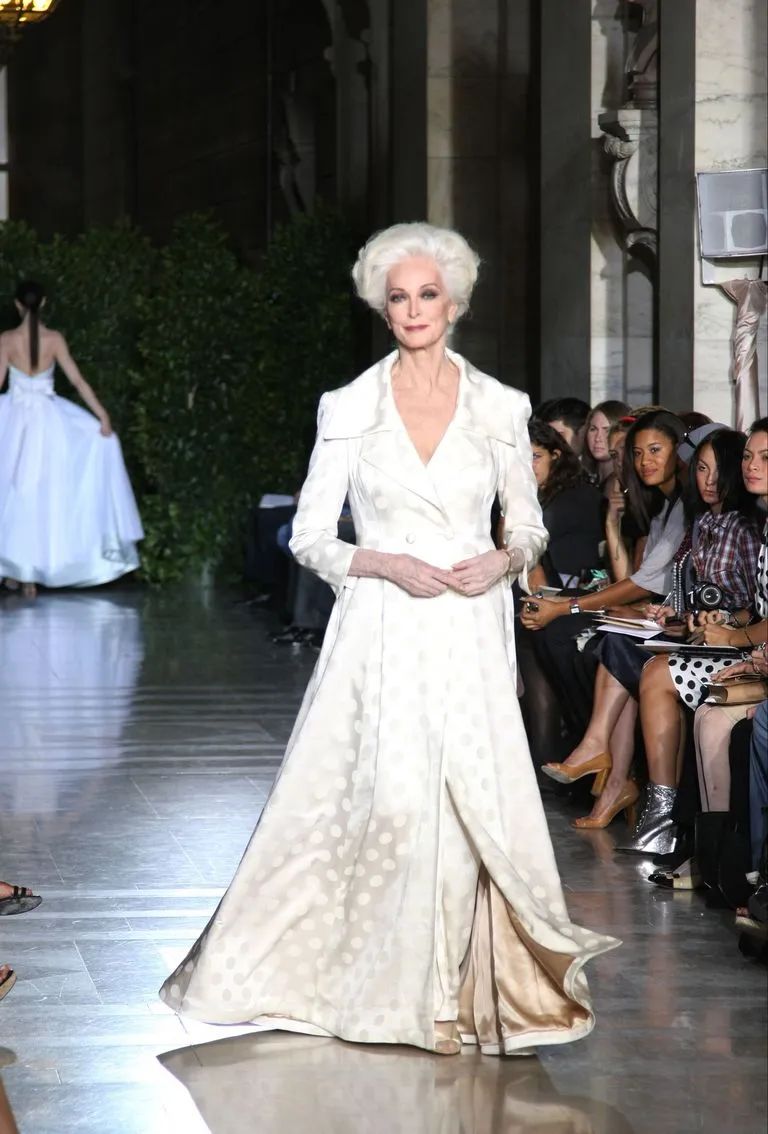 被渣男抛弃10年后霸气回归,被渣男抛弃背叛婚姻的女人