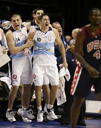 2003阿根廷男篮,2004年男篮阿根廷对美国