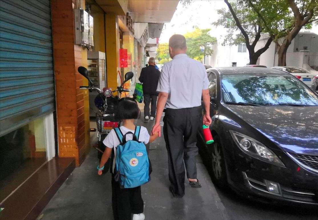 爷爷用好玩的方法，让才5岁的孙女，半个月时间学会200多个成语