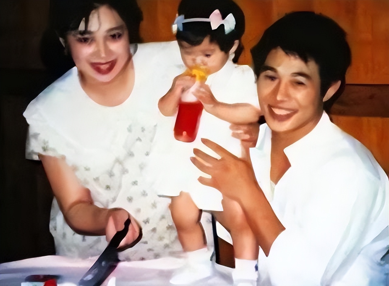 情义千斤不敌胸脯四两的意思,情义千斤不敌胸脯二两