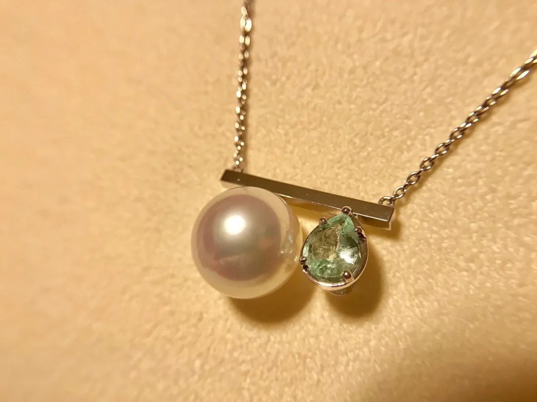 顶级奢华金绿宝石,十万能买什么样的祖母绿宝石