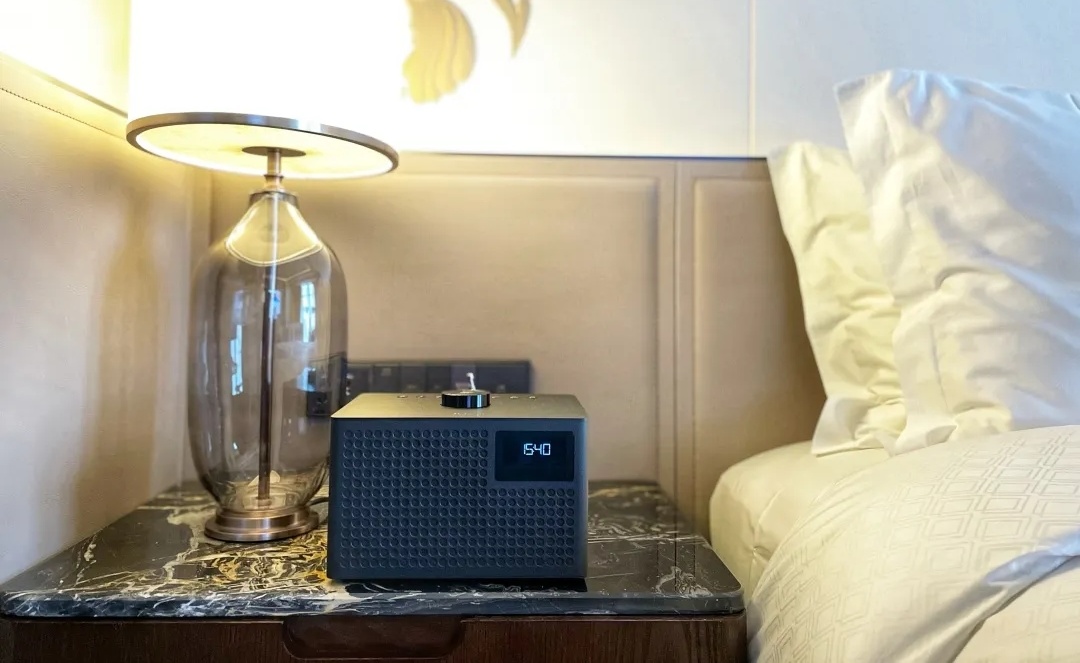 宾馆酒店房间都标配的音箱,顶级酒店房间里的音响