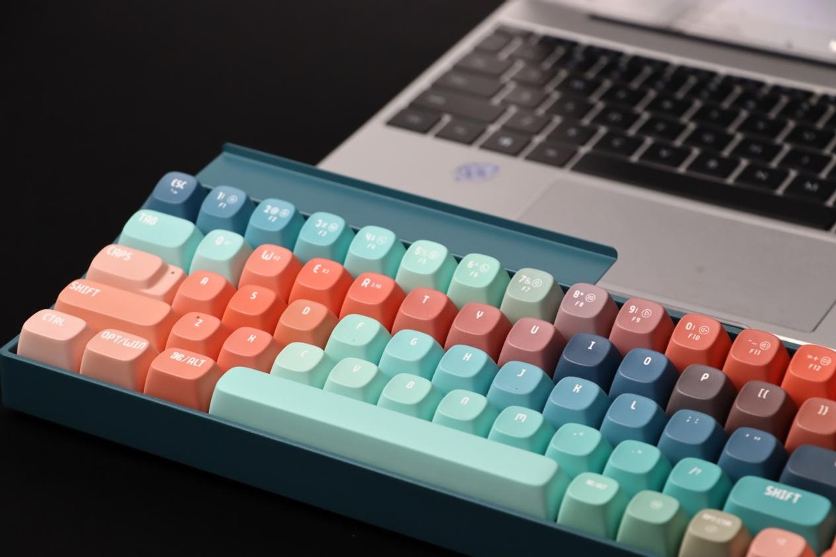 洛斐小翘蓝牙机械键盘开箱组装,洛斐小翘键盘简单上手