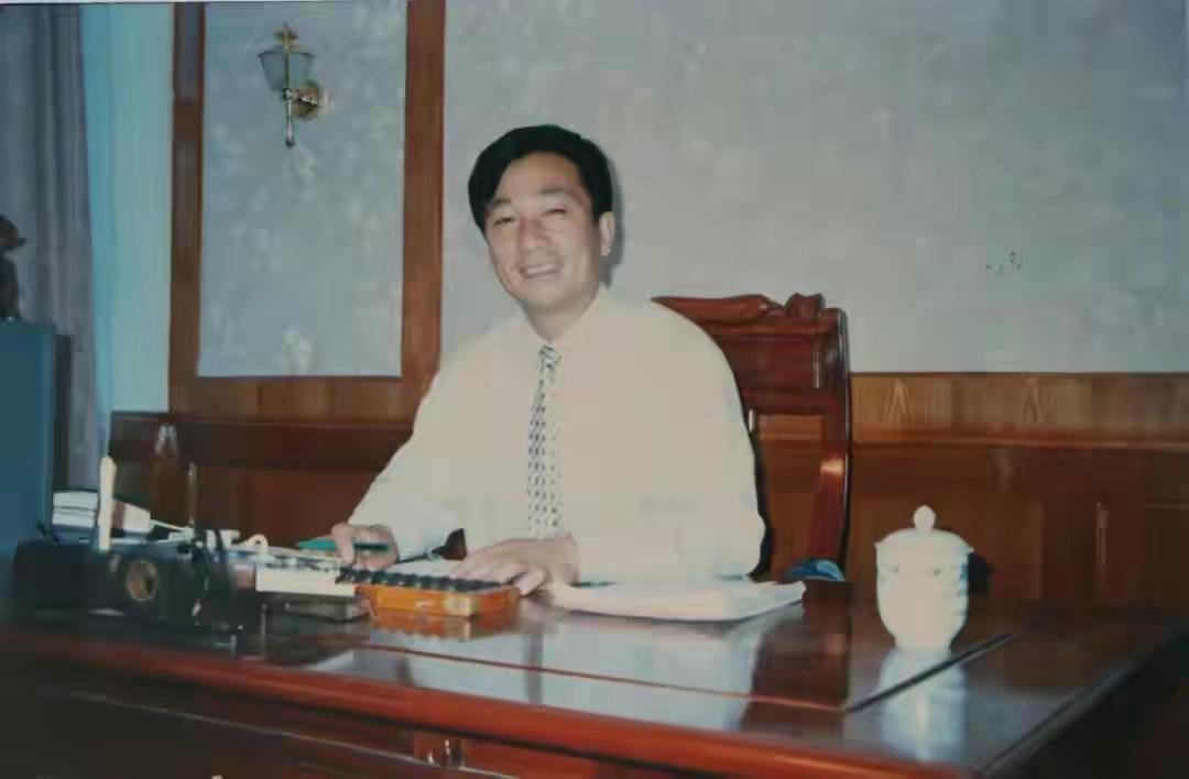 一年卖猪肉赚了400万,卖猪肉小伙年入700万