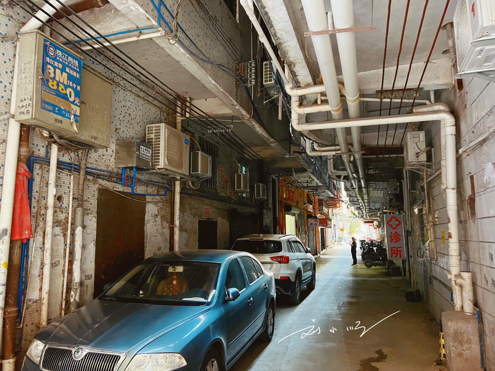 广州市白云区这个城中村,就在南方医院斜对面,商铺很多还很热闹