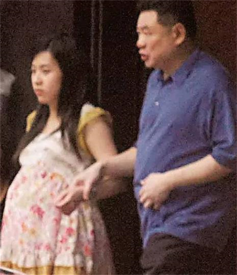 甘比给了刘銮雄一颗肾,让亲生女儿给儿子捐肾