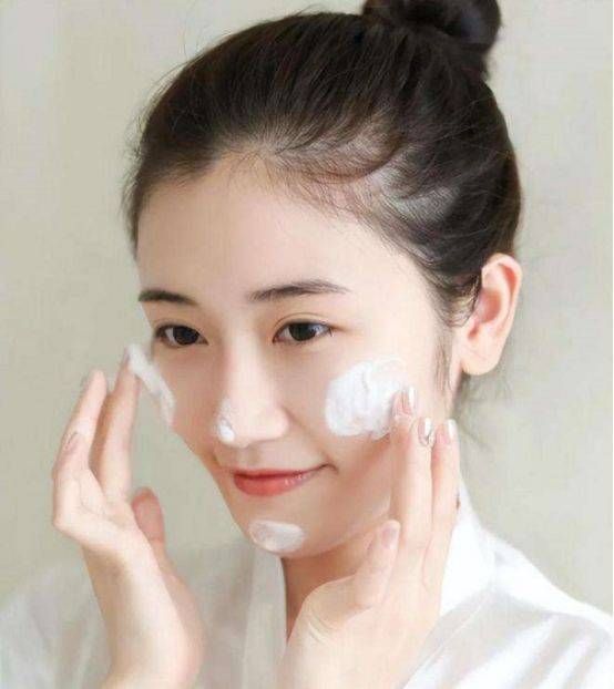 白藜芦醇护肤精华液怎么样,蔓柚极光透滢精华液好吗