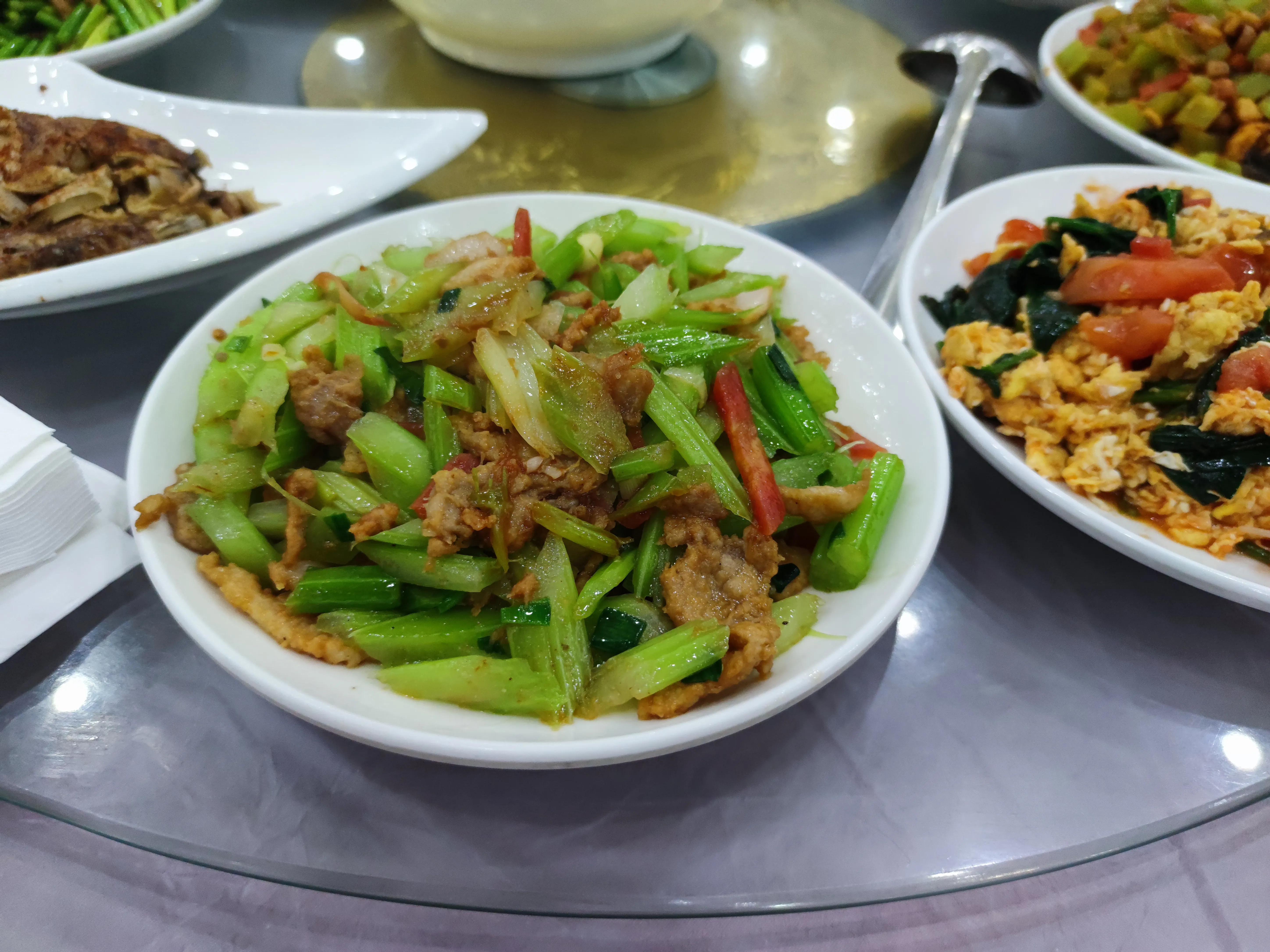 东北小伙13元自助餐,东北小伙吃自助餐视频