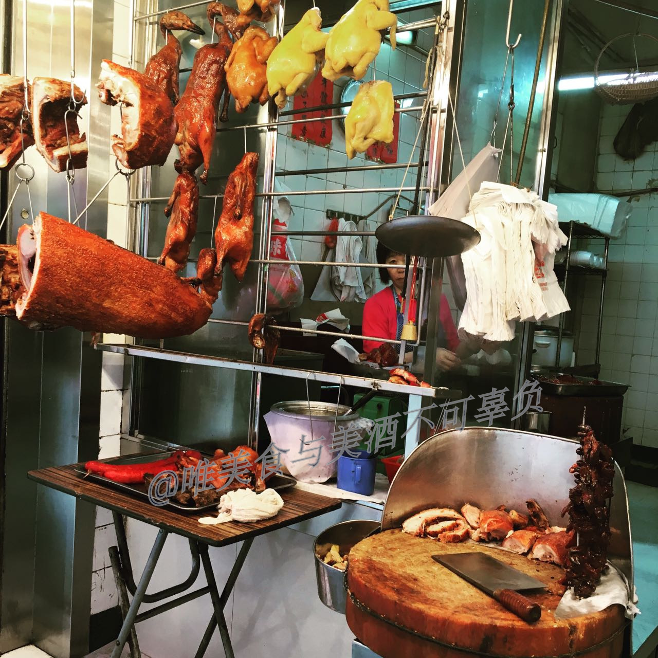 逛香港街市，买蔬菜生鲜，还有美味烧腊、蚝豉干贝，以及人间烟火