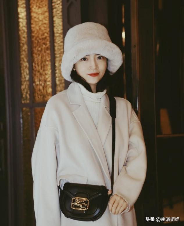 显脸小的帽子戴法,为什么有人戴帽子显脸大