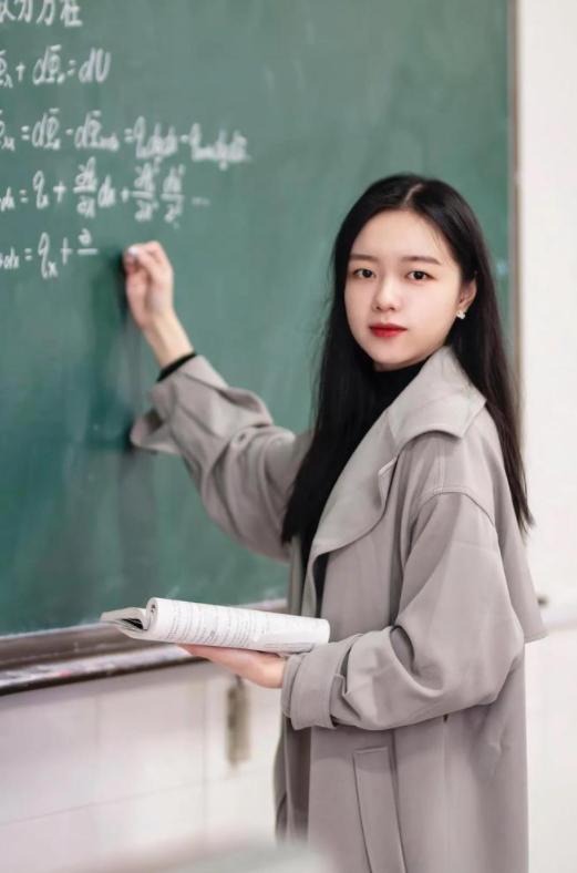 双非大学“女神级”学霸廖欢，本科发表2篇论文，低调保研到清华