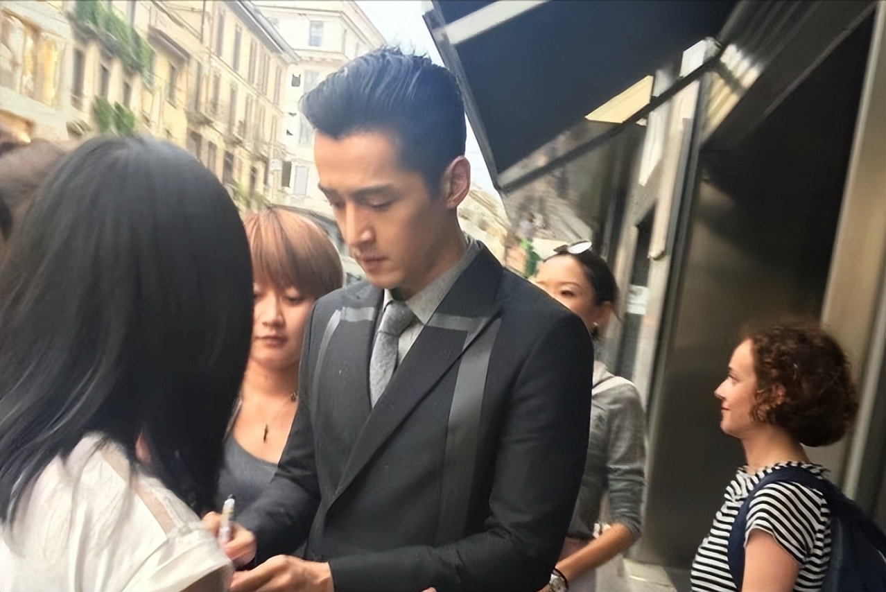 胡歌老婆黄曦宁的资料,胡歌老婆黄曦宁差几岁