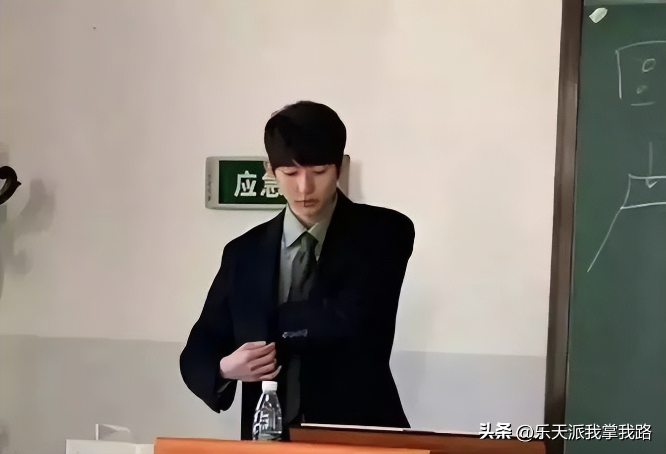 中小学教师穿着：穿搭百变图鉴，结合身材长相，协调色调，加分多