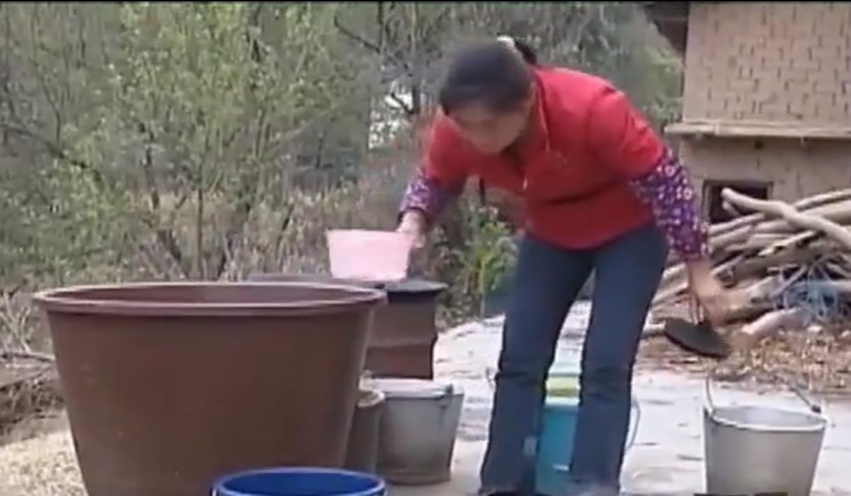 江西14岁男孩10年间，每天强迫自己喝30斤水，医生：必须这样喝水