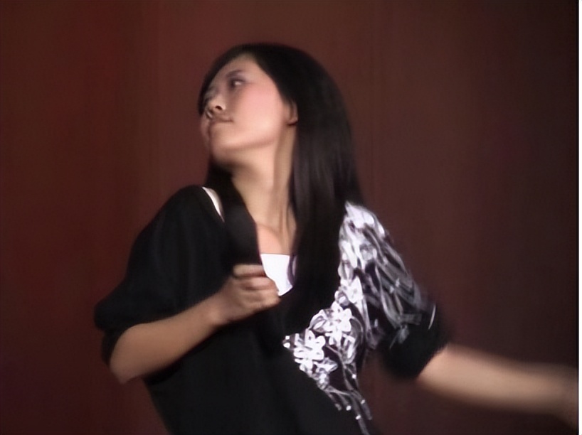 我央视导演，业余开滴滴、网店，做很多副业，一有时间就想着赚钱