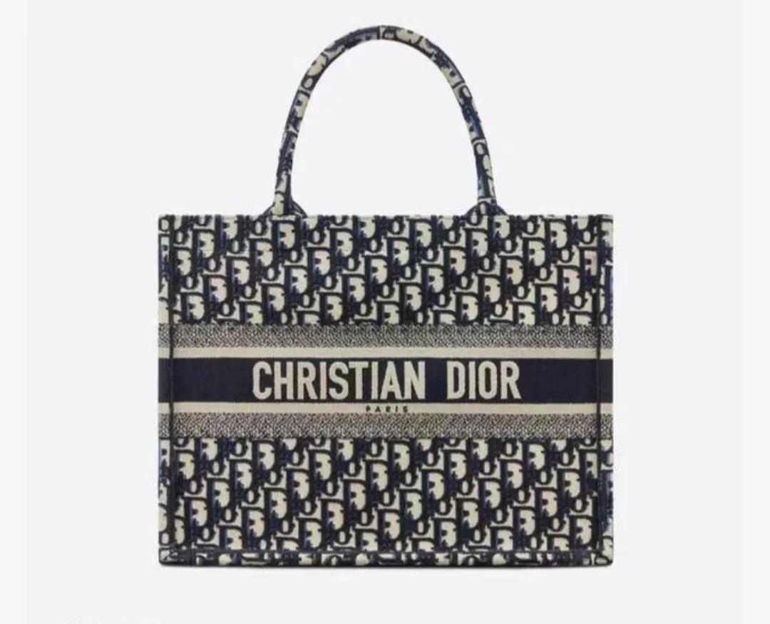 李湘女儿包包多少钱,李湘的女儿背名牌包包