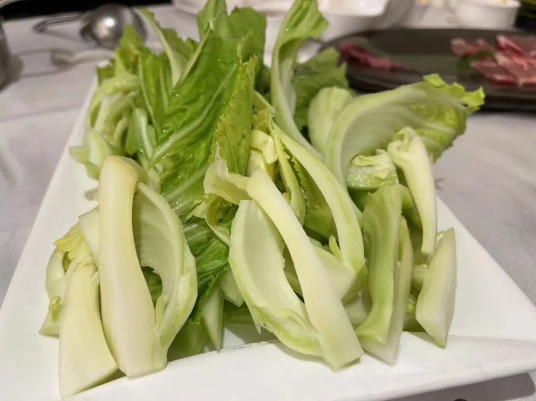 潮爸家7月17日午餐记录，武汉光谷红鼎豆捞吃火锅，牛羊肉涮起来