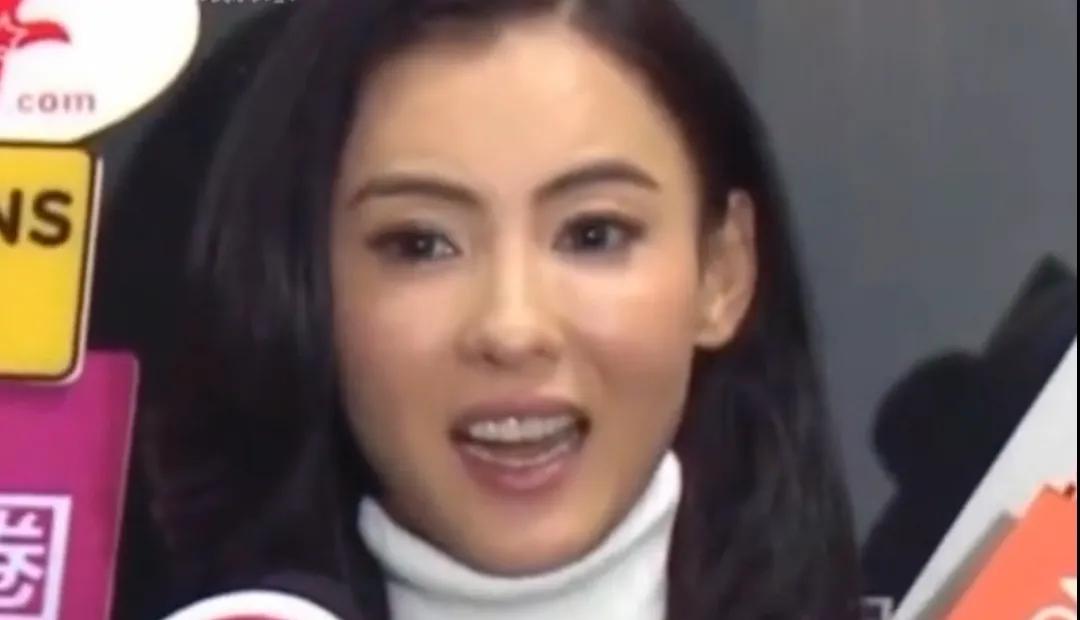 王菲与李嫣秀恩爱,谢霆锋王菲年轻时候机场带窦靖童