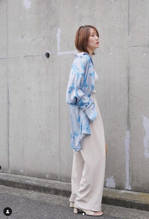 经典且时尚的女生穿搭高级感十足,时尚又不失典雅风格的女生穿搭