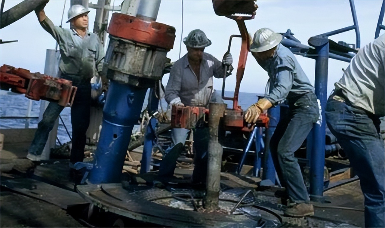 苏联挖地球12000米挖出了什么,苏联当初为何停止向地心挖掘